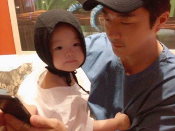 權相佑女兒畫卡通版全家福